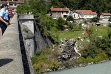 Tai nạn xe buýt kinh hoàng ở Pháp, 26 người chết