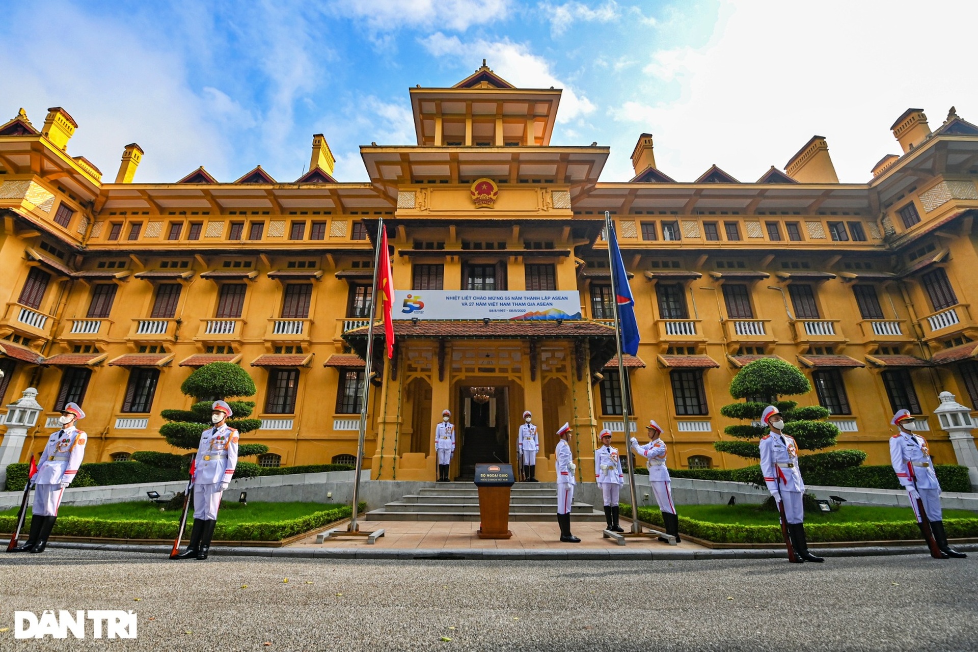 Lễ Thượng cờ kỷ niệm 55 năm Ngày thành lập ASEAN - 1 Lễ Thượng cờ kỷ niệm 55 năm Ngày thành lập ASEAN - 1