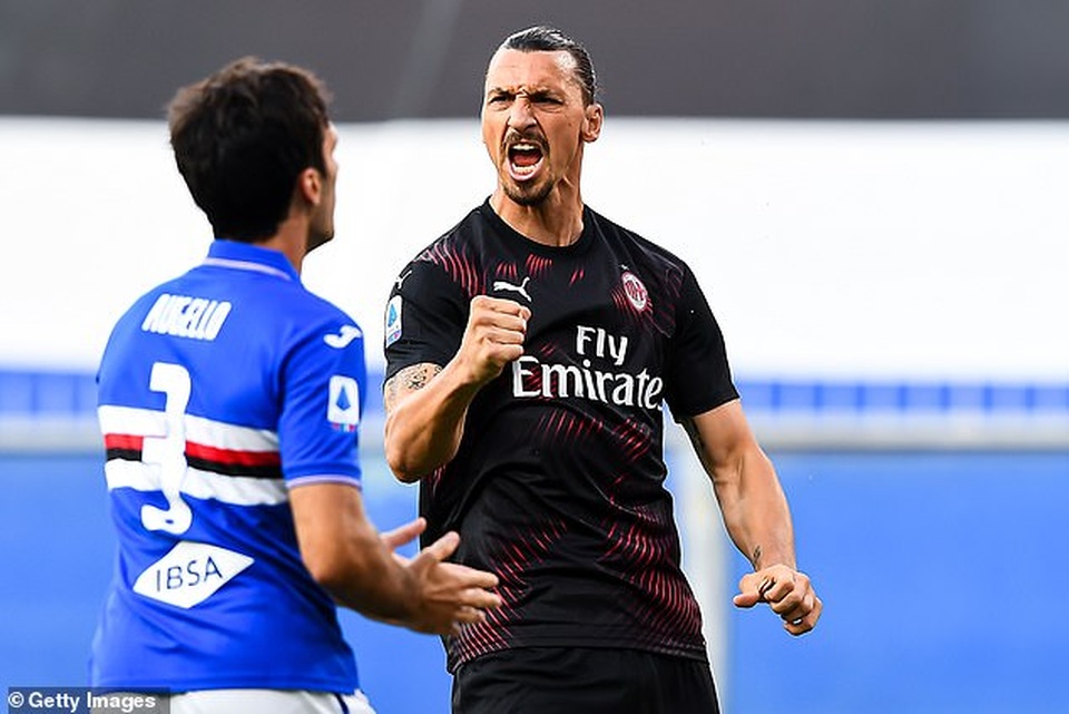 Ibrahimovic tỏa sáng, C.Ronaldo hụt hơi ở cuộc đua Chiếc giày vàng - 1 Ibrahimovic tỏa sáng, C.Ronaldo hụt hơi ở cuộc đua Chiếc giày vàng - 1