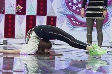 Trầm trồ trước tài bẻ lưng, xoạc chân của nhiều diễn viên Trung Quốc