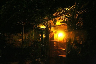 Mục kích phố “sung sướng” dưới chân núi Ngự Bình