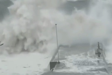 Trung Quốc tiếp tục hứng bão lớn sau trận lũ "nghìn năm có một"