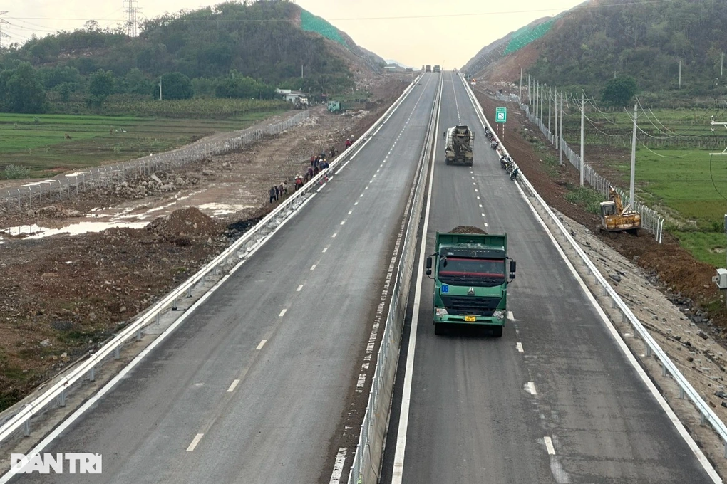 Thủ tướng dự lễ khánh thành 2 dự án thành phần của cao tốc Bắc - Nam - 3 Thủ tướng dự lễ khánh thành 2 dự án thành phần của cao tốc Bắc - Nam - 3