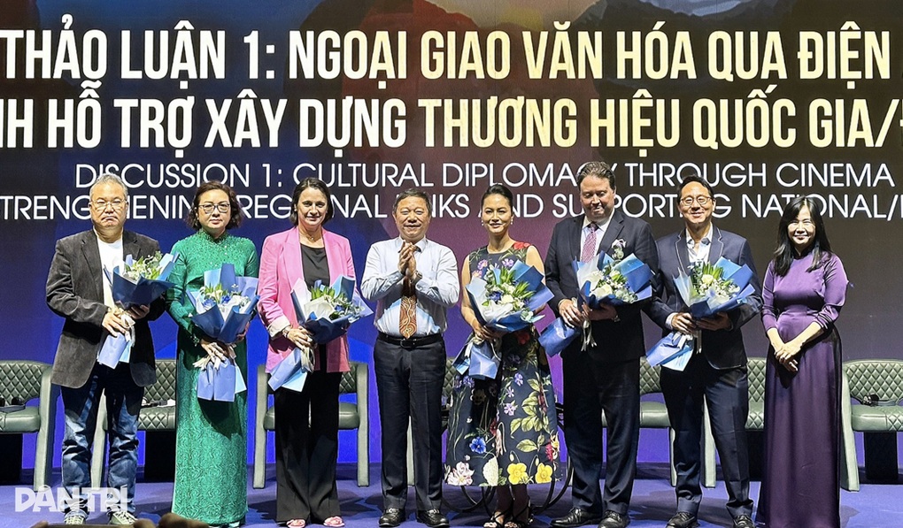 TPHCM có thể xây phim trường hàng nghìn m2 như Hollywood? - 4 TPHCM có thể xây phim trường hàng nghìn m2 như Hollywood? - 4