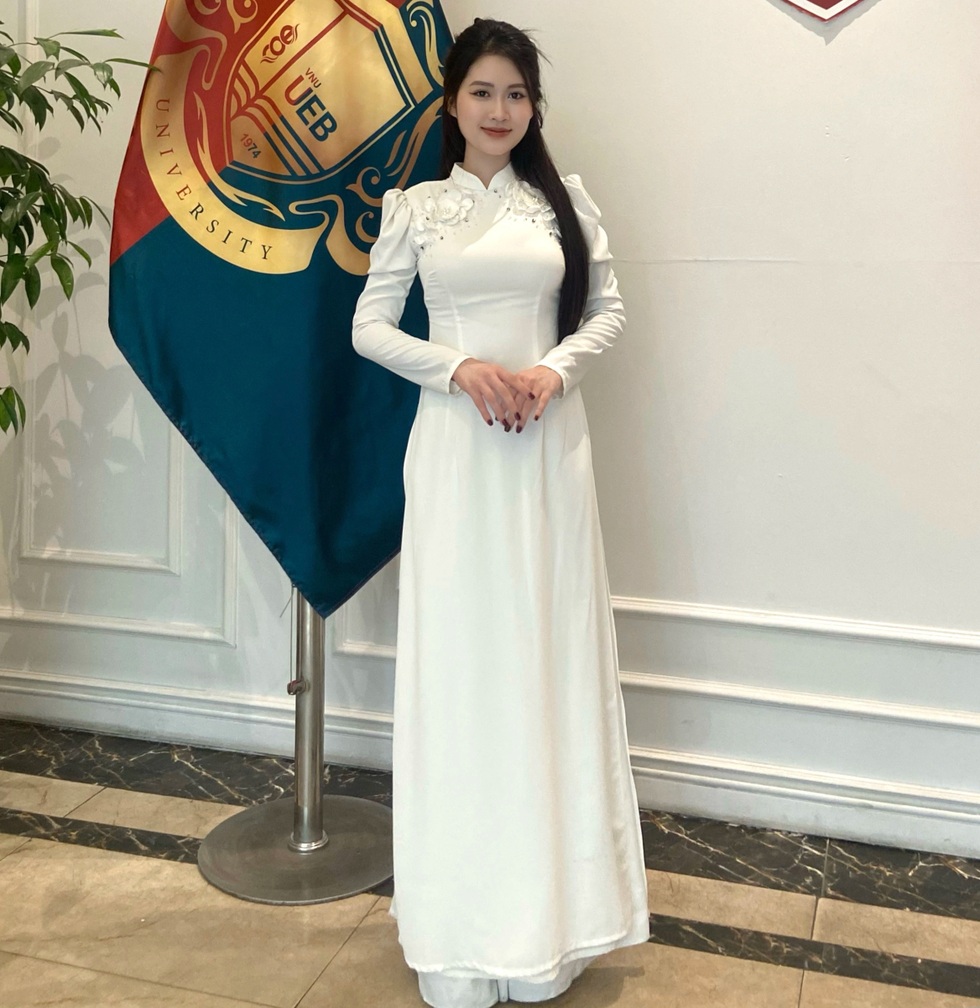 Nữ sinh 3 lần giành giải nhất, được tặng hoa Tổng Bí thư Tô Lâm - 5 Nữ sinh 3 lần giành giải nhất, được tặng hoa Tổng Bí thư Tô Lâm - 5