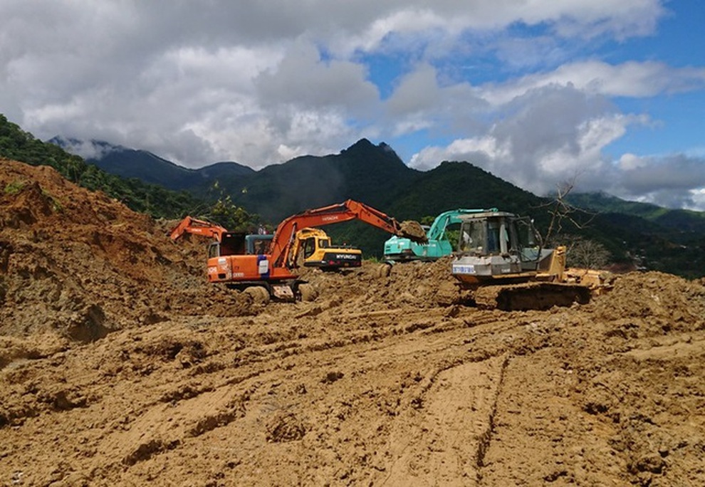 Phó Trưởng Ban quản lý dự án xây dựng và Chủ tịch xã bị đình chỉ công tác - 1 Phó Trưởng Ban quản lý dự án xây dựng và Chủ tịch xã bị đình chỉ công tác - 1