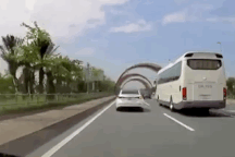 Dừng xe giữa đường - Chỉ cần bật đèn khẩn cấp là đủ?