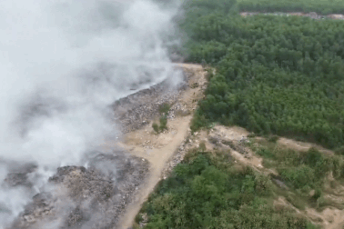 Bãi rác cháy cả tuần, khói bao trùm nhiều khu dân cư ở Nghệ An