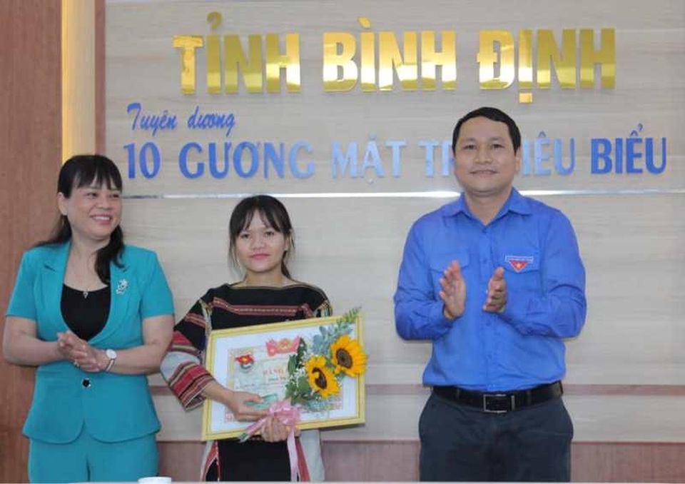 Bình Định: “Máy gieo hạt bằng năng lượng mặt trời” của học sinh lớp 9 - 4 Bình Định: “Máy gieo hạt bằng năng lượng mặt trời” của học sinh lớp 9 - 4