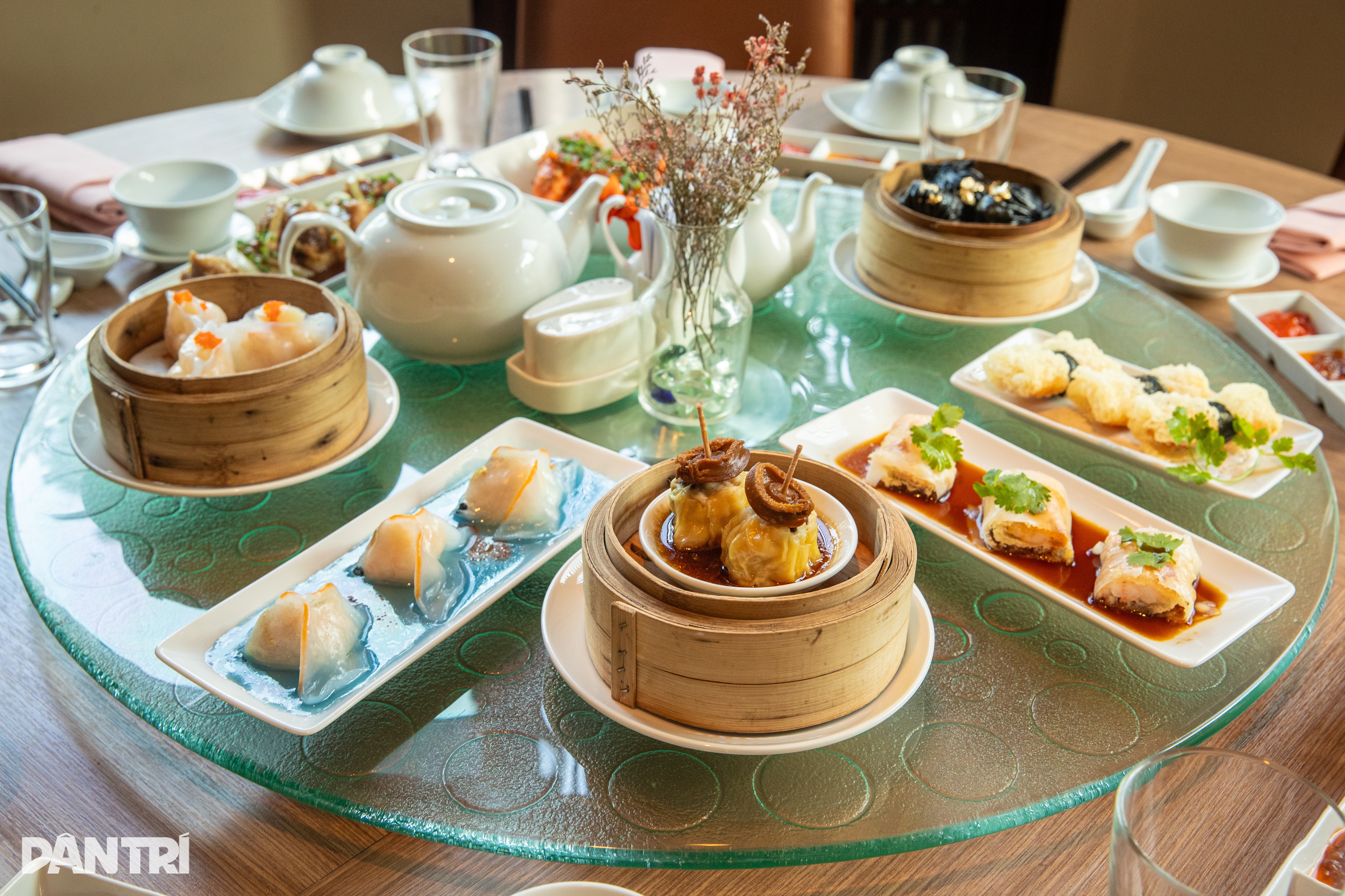 View - Nhà hàng hơn 2 thập kỷ ở TPHCM đưa bào ngư, vàng lá vào dimsum | Báo Dân trí