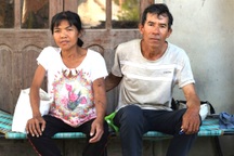 Vợ suy thận nặng, chồng động kinh, tương lai hai con thơ mịt mù