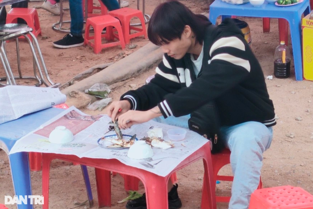 Nghề nướng cá dưới chân ngôi đền linh thiêng ở xứ Nghệ - 5 Nghề nướng cá dưới chân ngôi đền linh thiêng ở xứ Nghệ - 5
