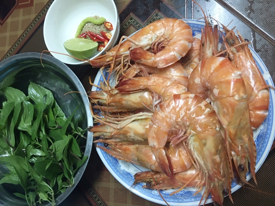Tôm sú tự nhiên “khổng lồ” rầm rộ về Sài Gòn, giá rẻ chưa từng thấy - 3 Tôm sú tự nhiên “khổng lồ” rầm rộ về Sài Gòn, giá rẻ chưa từng thấy - 3