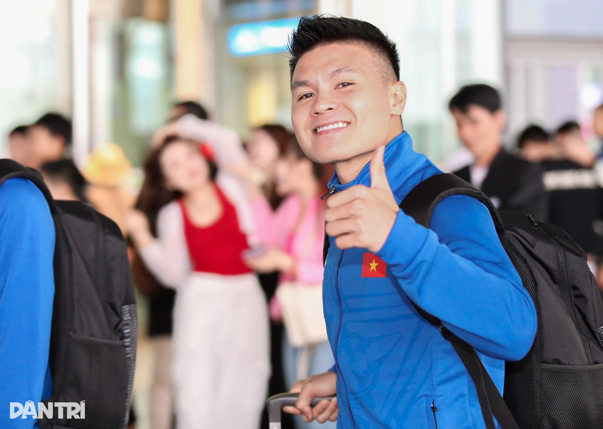 Đội tuyển Việt Nam lên đường sang Indonesia, quyết giành 3 điểm - 4 Đội tuyển Việt Nam lên đường sang Indonesia, quyết giành 3 điểm - 4