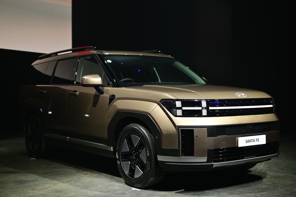 Santa Fe Hybrid ra mắt thị trường Đông Nam Á, tiêu thụ chỉ 5,1L/100km - 1 Santa Fe Hybrid ra mắt thị trường Đông Nam Á, tiêu thụ chỉ 5,1L/100km - 1