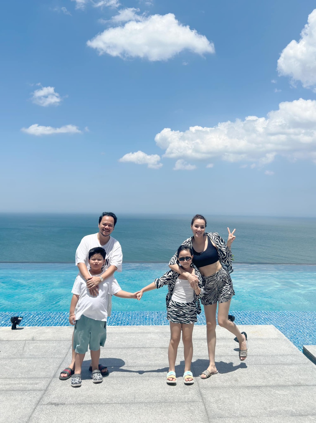 Trang Nhung tuổi 38: Chồng đạo diễn yêu chiều, chăm dát đồ hiệu xuống phố - 6 Trang Nhung tuổi 38: Chồng đạo diễn yêu chiều, chăm dát đồ hiệu xuống phố - 6