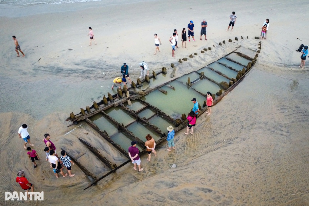 Đề xuất khai quật khẩn cấp tàu gỗ cổ phát lộ ở biển Hội An - 1 Đề xuất khai quật khẩn cấp tàu gỗ cổ phát lộ ở biển Hội An - 1