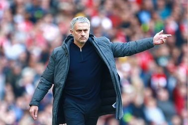 MU bại trận, HLV Mourinho lên tiếng chế giễu Arsenal