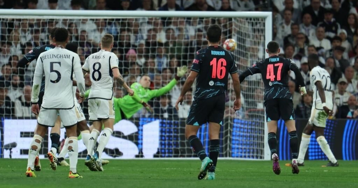 Bernado Silva làm tung lưới Real Madrid chỉ sau 2 phút bóng lăn từ quả đá phạt ngoài vòng cấm (Ảnh: Getty).