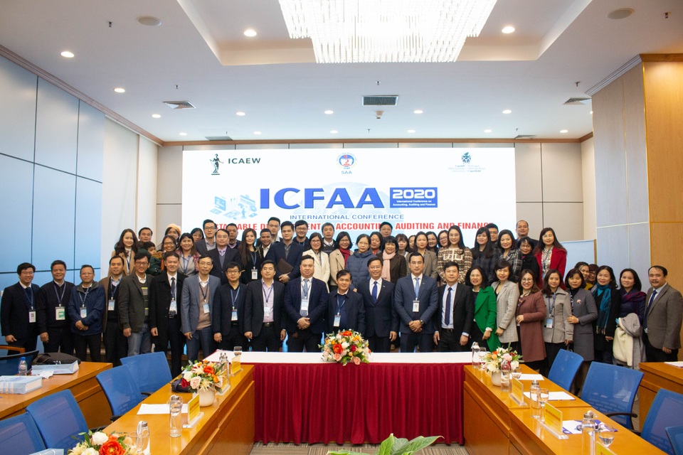 Các nhà khoa học bàn về phát triển bền vững trong Kế toán, Kiểm toán và Tài chính - 3 Các nhà khoa học bàn về phát triển bền vững trong Kế toán, Kiểm toán và Tài chính - 3