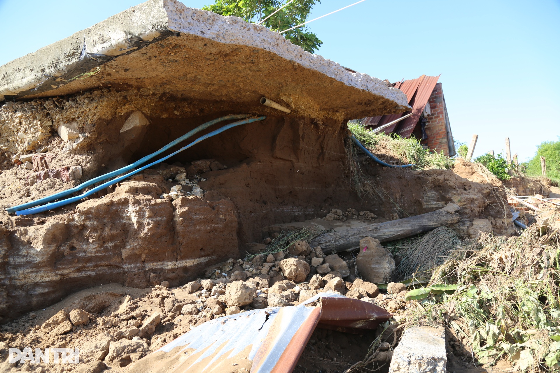 Lũ cuốn trôi đường, 13 hộ dân ở Lâm Đồng bị cô lập - 7 Lũ cuốn trôi đường, 13 hộ dân ở Lâm Đồng bị cô lập - 7