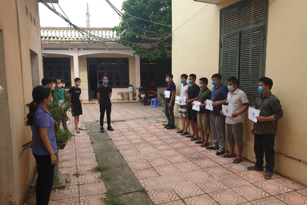 Vừa đi làm trở lại sau dịch, nhóm công nhân bán trộm 4 tấn nhôm của công ty - 1