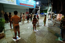 Nửa đêm hối hả đi góp gạo cho "cây ATM gạo" của người nghèo