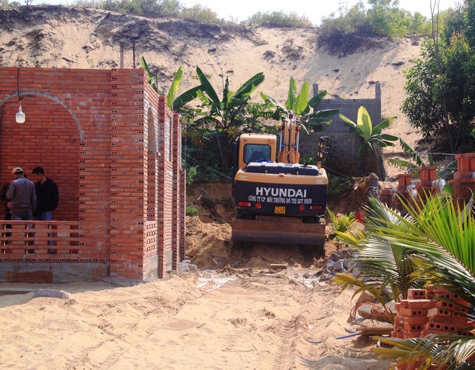 Bất lực với tình trạng lấn chiếm, xây nhà trái phép tại Nhơn Hội - 1 Bất lực với tình trạng lấn chiếm, xây nhà trái phép tại Nhơn Hội - 1
