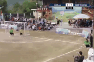 Hoa khôi bóng đá vùng cao diện áo bà ba, gây sốt với màn sút bóng tung lưới