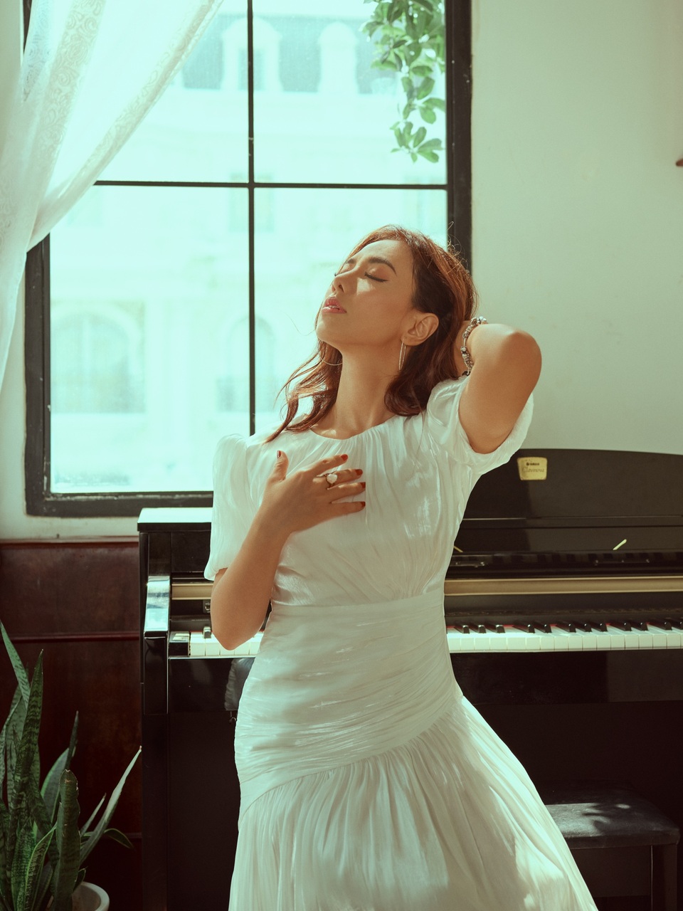 Hậu vụ kiện 9 năm với ông bầu, Miko Lan Trinh than thở: “Đừng dễ tin người” - 16 Hậu vụ kiện 9 năm với ông bầu, Miko Lan Trinh than thở: “Đừng dễ tin người” - 16