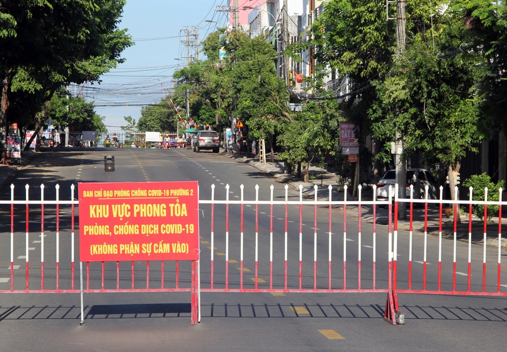 Hai tỉnh phong tỏa nhiều khu dân cư, bệnh viện vì một ca mắc Covid-19 - 1 Hai tỉnh phong tỏa nhiều khu dân cư, bệnh viện vì một ca mắc Covid-19 - 1