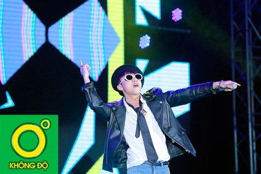 Sơn Tùng M- TP "quẩy" tưng bừng cùng 20.000 sinh viên trên sân khấu “Giải nhiệt mùa hè”