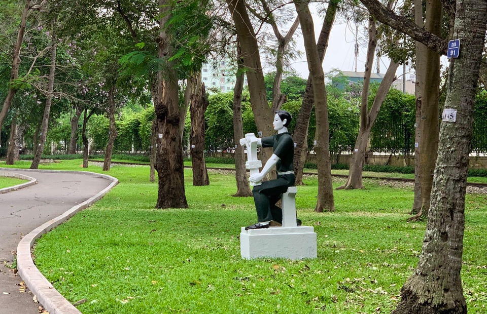 Hình ảnh tượng trong Công viên Thống Nhất lại được thay áo mới - 14 Hình ảnh tượng trong Công viên Thống Nhất lại được thay áo mới - 14