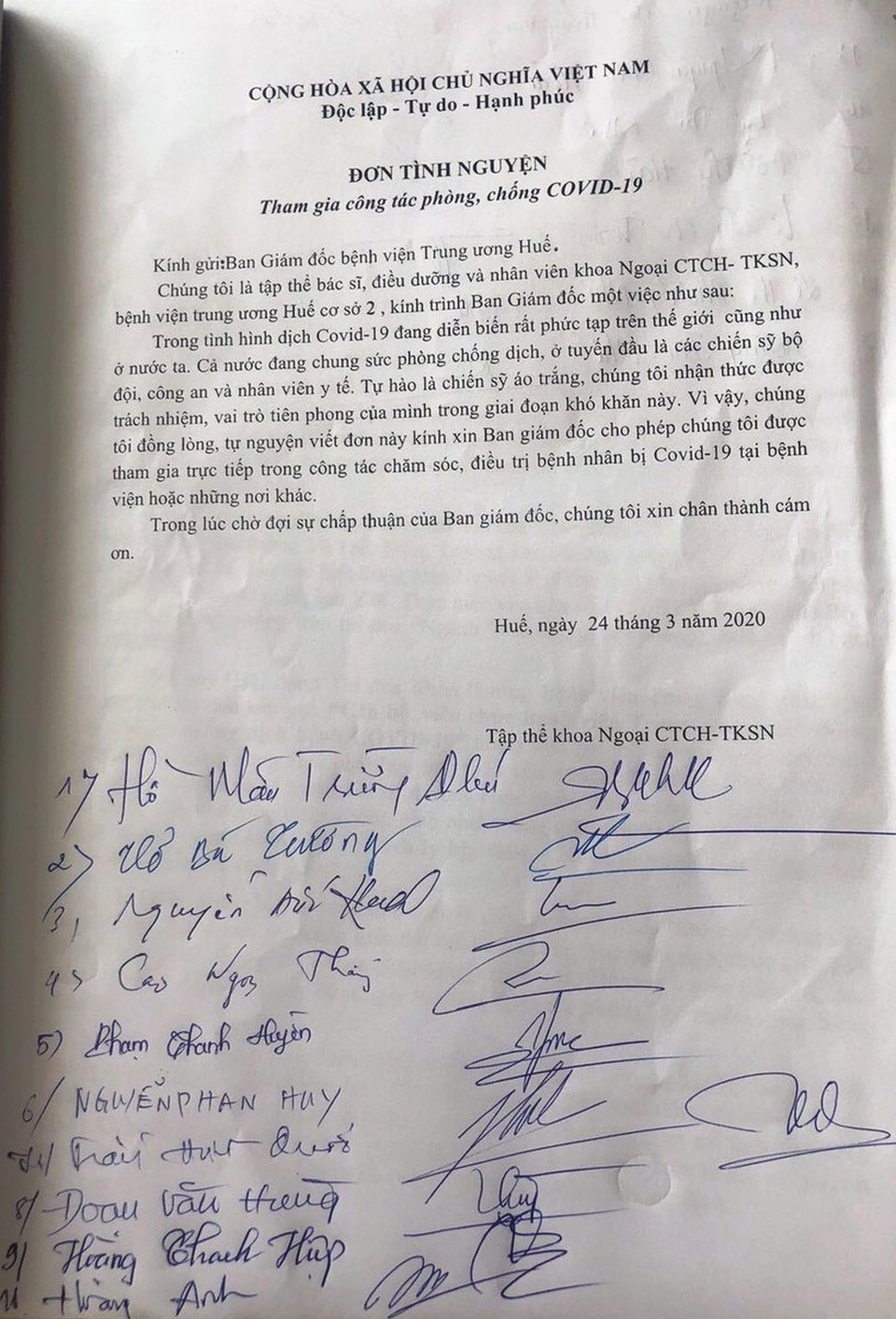 18 y bác sĩ viết đơn tình nguyện vào “tâm dịch” Covid-19 chăm sóc bệnh nhân - 2 18 y bác sĩ viết đơn tình nguyện vào “tâm dịch” Covid-19 chăm sóc bệnh nhân - 2
