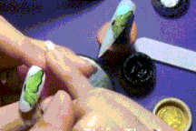 Khách xếp hàng đến 3h sáng, chủ tiệm nail vẫn than Tết... kém