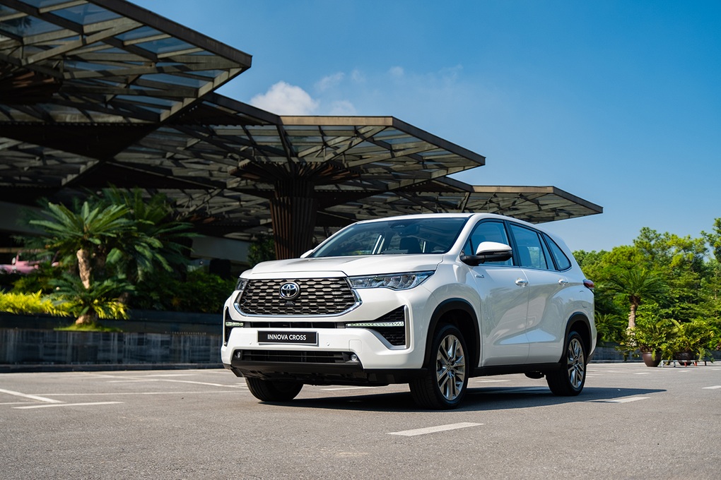 Khách Việt duy trì sức mua xe hybrid trong tháng 7, xe tiền tỷ vẫn bán tốt - 2 Khách Việt duy trì sức mua xe hybrid trong tháng 7, xe tiền tỷ vẫn bán tốt - 2