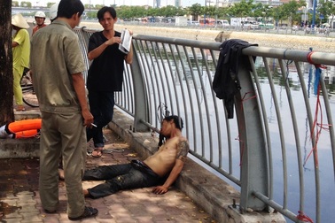 Cứu sống thanh niên nhảy kênh Tàu Hủ