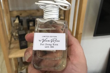 Bỏ gần nửa tỷ đồng sưu tầm nước hoa, có những chai top 50 thế giới