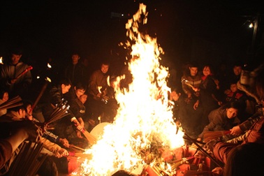 Hội “lấy đỏ” hiếm gặp ở Hà Nội