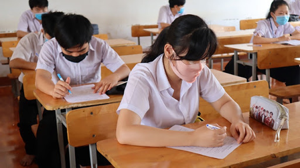 Gấp rút chuẩn bị thi tốt nghiệp THPT, sẵn sàng ứng phó dịch bệnh Covid-19 - 4 Gấp rút chuẩn bị thi tốt nghiệp THPT, sẵn sàng ứng phó dịch bệnh Covid-19 - 4