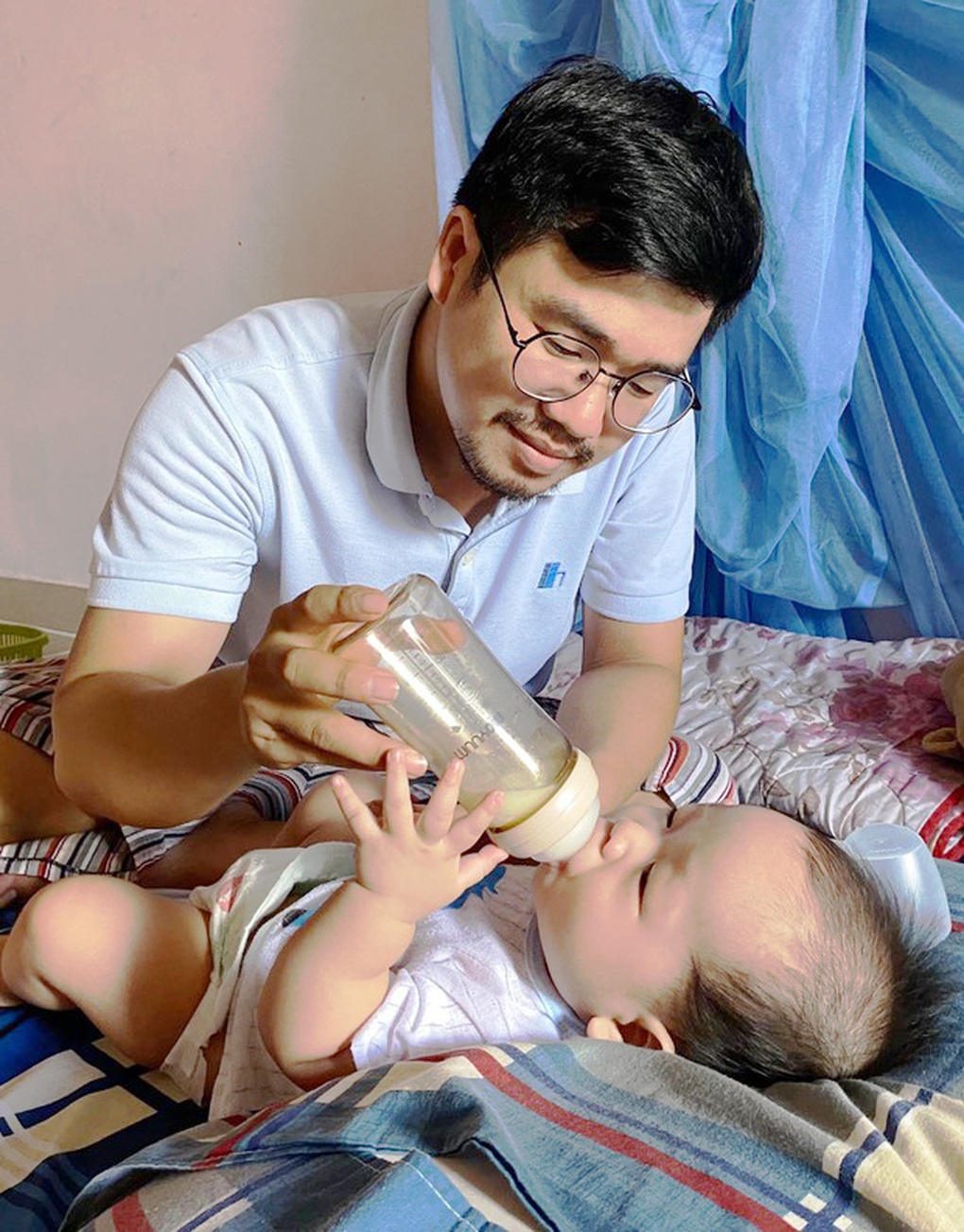Ông bố 9X ở TPHCM kể chuyện ngược đời: Chồng ở nhà chăm con cho vợ đi làm - 2 Ông bố 9X ở TPHCM kể chuyện ngược đời: Chồng ở nhà chăm con cho vợ đi làm - 2