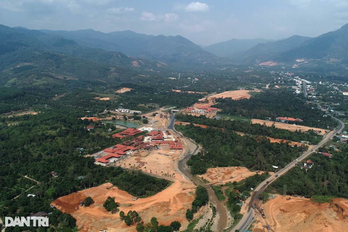 Hàng loạt công trình vi phạm trong Khu du lịch Đại Tùng Lâm Hoa Sen - 4 Hàng loạt công trình vi phạm trong Khu du lịch Đại Tùng Lâm Hoa Sen - 4