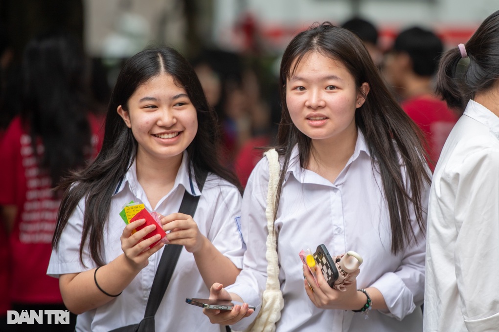 Gần 100 học sinh tình nguyện hỗ trợ thí sinh thi lớp 10 Phan Đình Phùng - 3 Gần 100 học sinh tình nguyện hỗ trợ thí sinh thi lớp 10 Phan Đình Phùng - 3