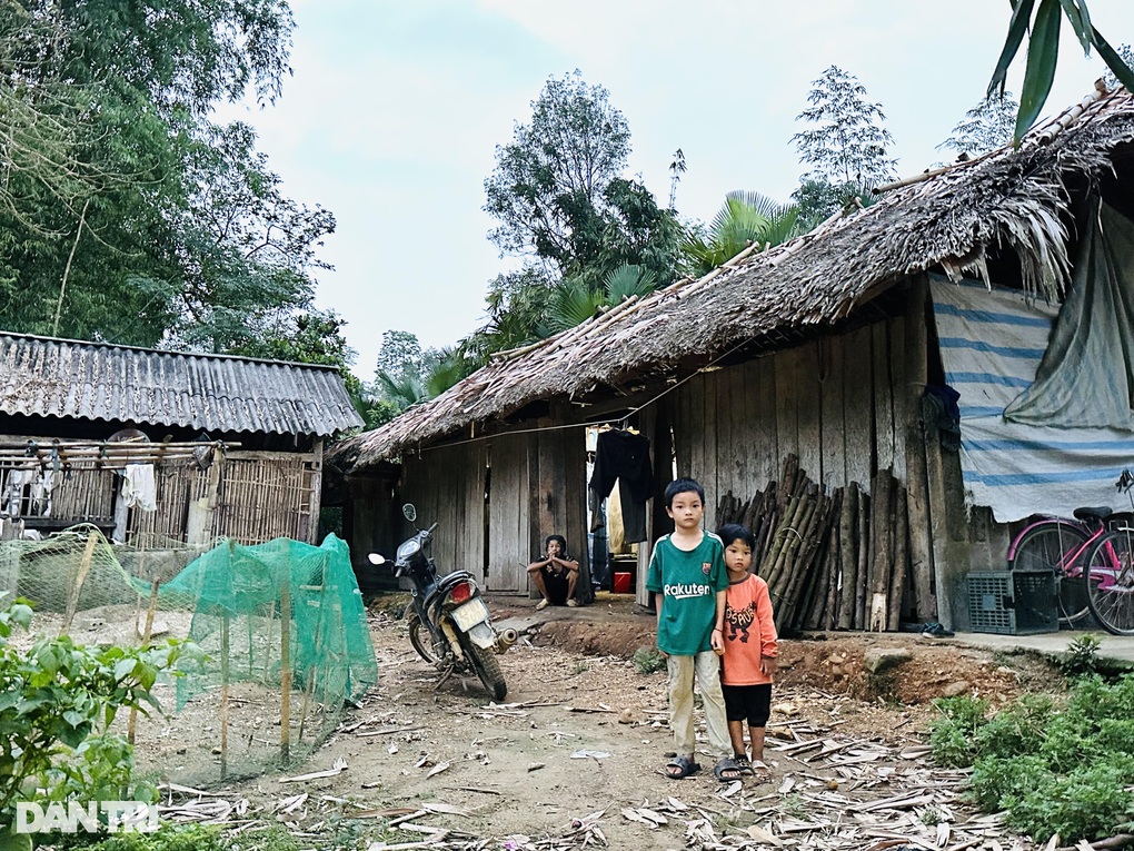 Về xã nghèo có 178 căn nhà tạm, nhà dột nát cần xây mới và sửa chữa - 5 Về xã nghèo có 178 căn nhà tạm, nhà dột nát cần xây mới và sửa chữa - 5
