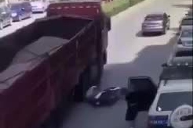 Mở cửa xe ô tô - Dễ nhưng không “đơn giản”