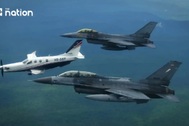 Thủ tướng Thái Lan tự lái máy bay tới căn cứ không quân, F-16 hộ tống