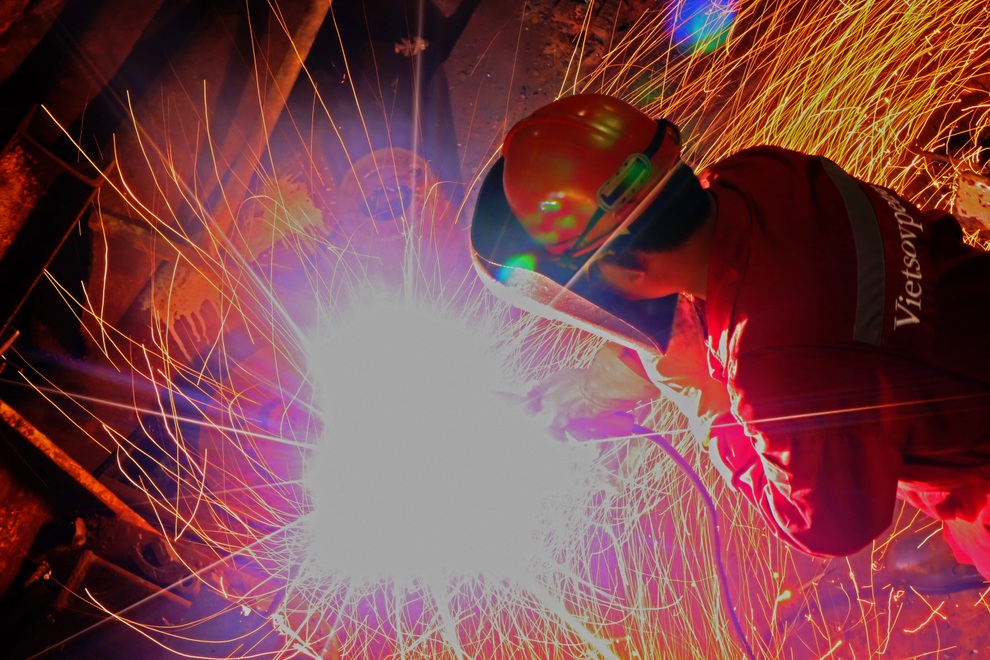 Petrovietnam: Điểm sáng trong bức tranh kinh tế nửa đầu năm - 5 Petrovietnam: Điểm sáng trong bức tranh kinh tế nửa đầu năm - 5