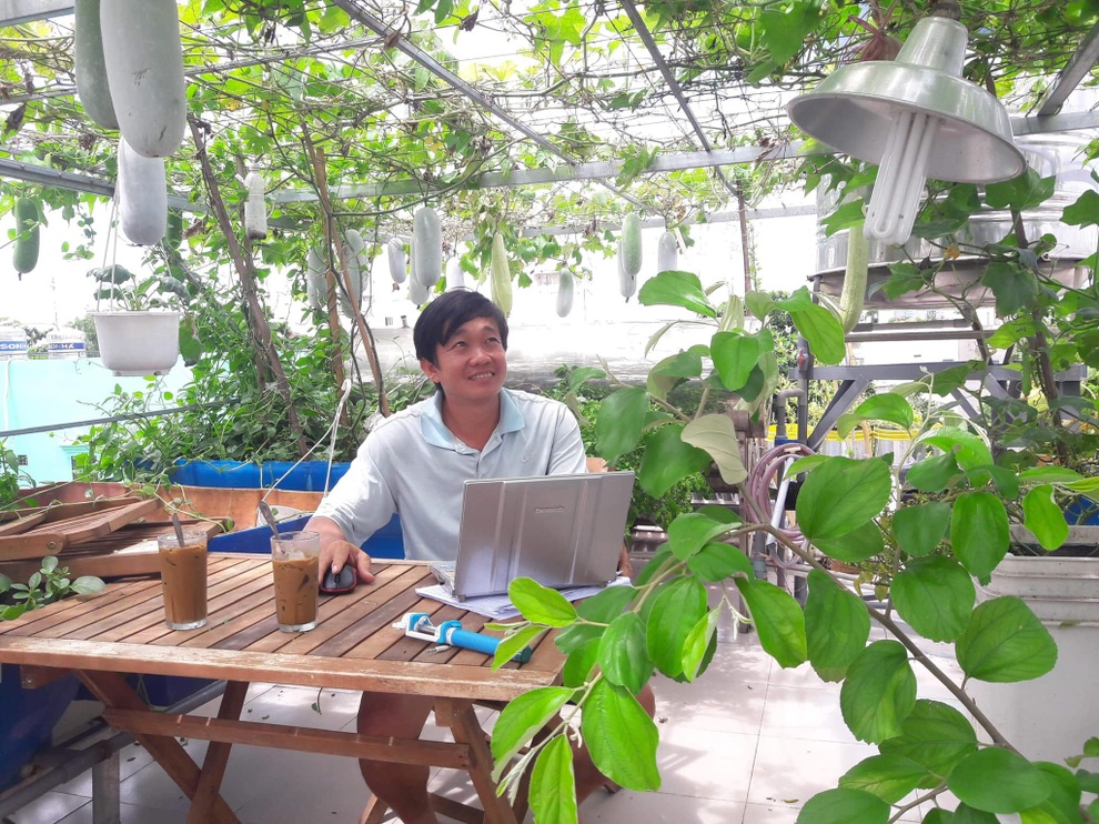 Mẹ đảm TPHCM chia sẻ bí kíp tập làm nông dân sở hữu vườn rau sân thượng - 3 Mẹ đảm TPHCM chia sẻ bí kíp tập làm nông dân sở hữu vườn rau sân thượng - 3