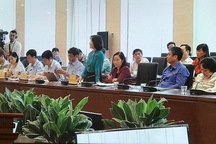 Cô công nhân gầy yếu vẫn “đòi” làm thêm: Nên hay không tăng giờ làm?