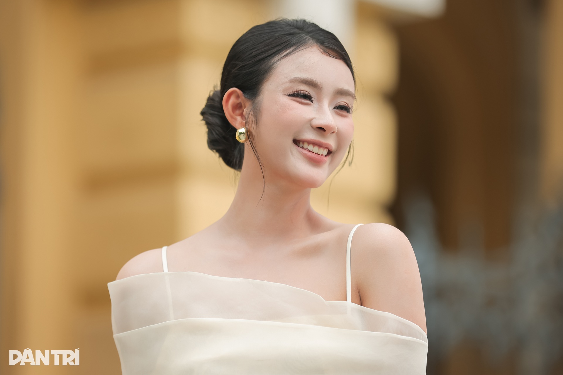 Nữ chính phim VTV: Trên màn ảnh quần đùi áo số, ngoài đời váy vóc điệu đà - 7 Nữ chính phim VTV: Trên màn ảnh quần đùi áo số, ngoài đời váy vóc điệu đà - 7